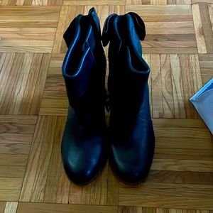 Black boots , wooden heel, bow on back